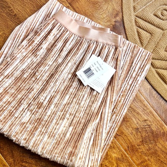 NEW Beyond Yoga Velvet Uptown Skirt - Picture 1 of 6